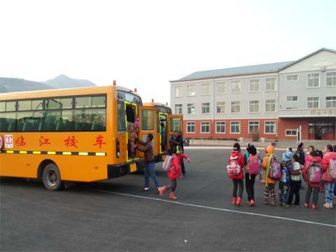 吉林臨江:花山中心校開展冬季校車運行安全教育 花山中心校開展冬季校車運行安全教育