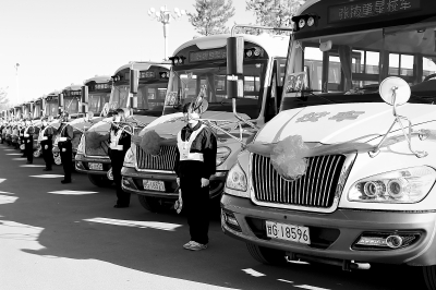張掖市甘州區(qū)投運20輛大鼻子校車