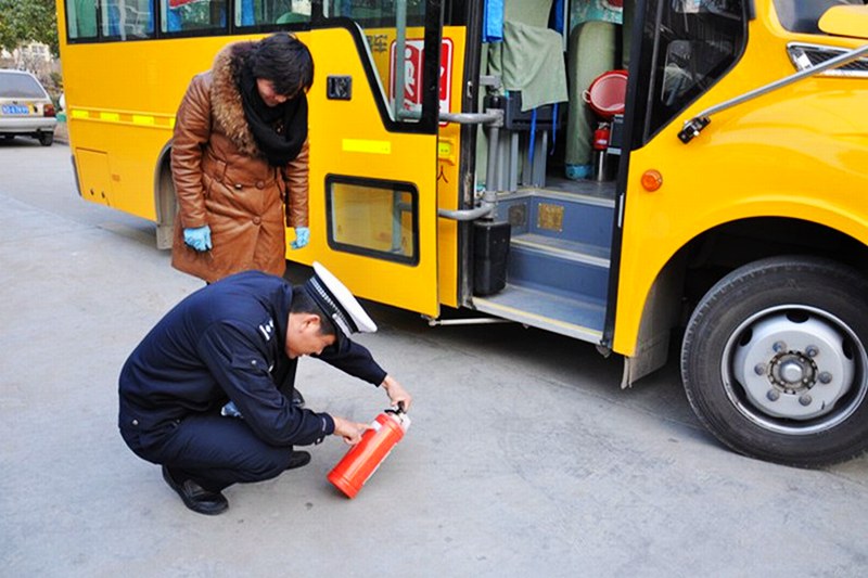 棗莊開展新學期校車安全檢查問題車不準上路