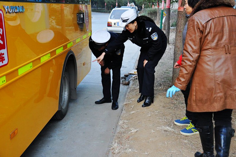 棗莊開展新學期校車安全檢查問題車不準上路