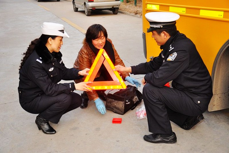 棗莊開展新學期校車安全檢查問題車不準上路
