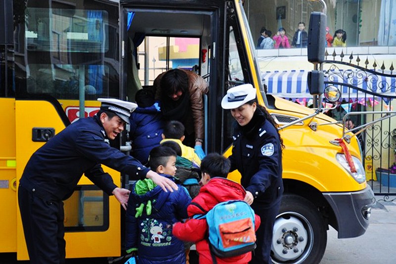 棗莊開展新學期校車安全檢查問題車不準上路
