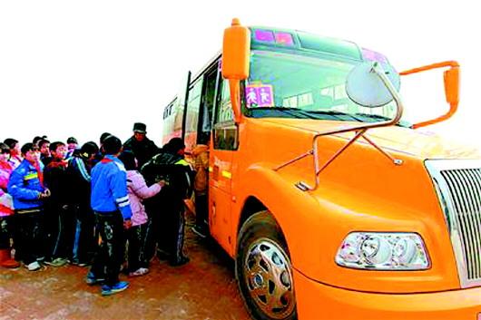 濟(jì)南試點校車“公私合作” 掏四成錢校車歸個人