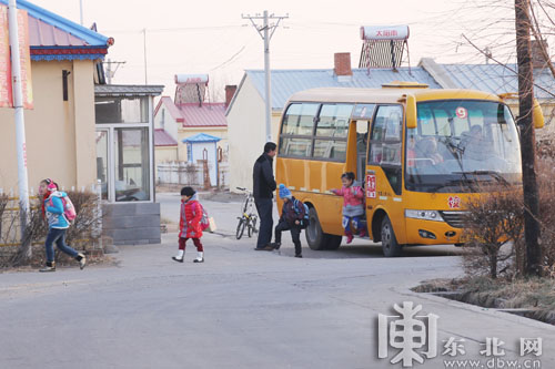 肇東市五站鎮(zhèn)校車入村屯