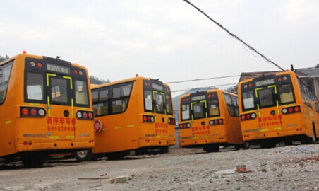 3個月過去了 50輛溫嶺校車仍然還在稽東鎮停著 3個月過去了 50輛溫嶺校車仍然還在稽東鎮停著