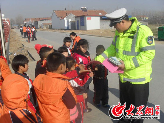 博興交警開展12.25校車集中整治行動
