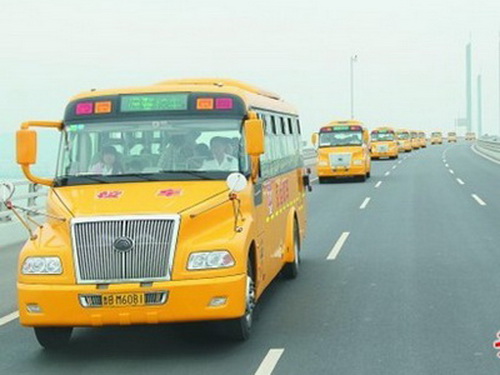 不避讓校車一次記6分 校車?？宽毜却?汽車之家