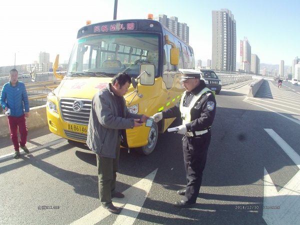 尖草坪一大隊多措并舉加強校車管理嚴查“黑校車” \