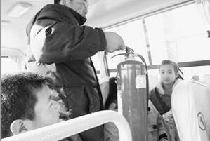 保障校車安全 打造綠色通道 保障校車安全 打造綠色通道