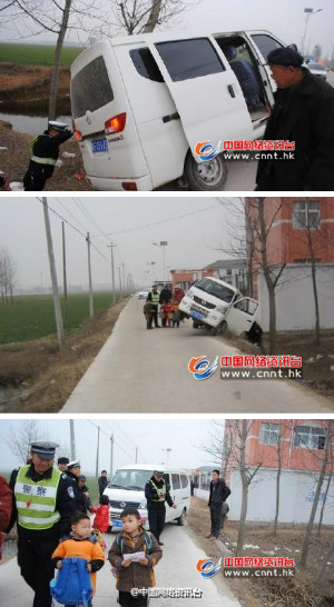 安徽一黑校車路遇檢查瘋狂倒車 險釀事故(圖) 安徽一黑校車路遇檢查瘋狂倒車 險釀事故(圖)