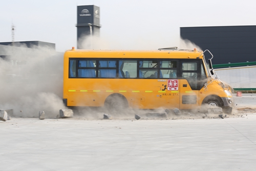 巔峰拍檔熱播  田亮出“車禍”緣來是校車真人秀