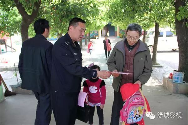 安徽：干汊河鎮(zhèn)人大督查校車(chē)安全整治工作
