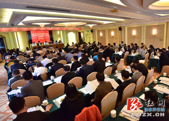 張家界市道路交通安全管理社會化現場會暨校車專項整治百日行動部署會