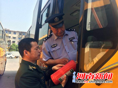 許昌市魏都區公安消防大隊開展節前校車大排查