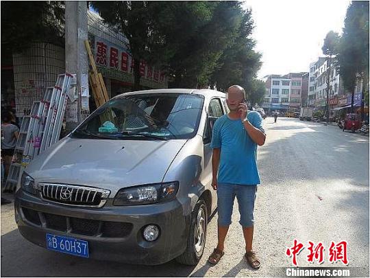 四川達州交警開出首張處“黑校車”上萬元罰單