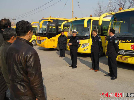 淄博交警開展校車駕駛人“面對面” 專項教育活動。