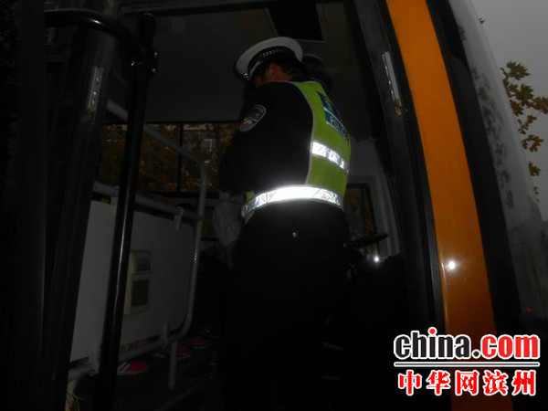 博興縣公安局交警大隊強化校車管理深入轄區學校開展安全“大檢查”活動