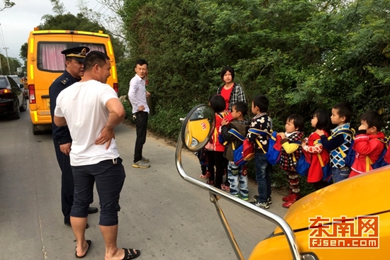 校車超載存安全隱患 詔安交通執法及時查處糾正