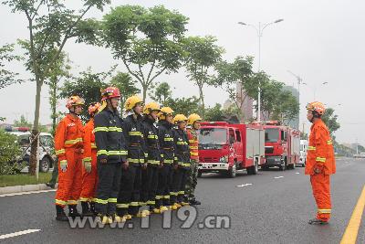 校車突發(fā)事件應(yīng)急救援演練活動(dòng)在常德臨澧開展