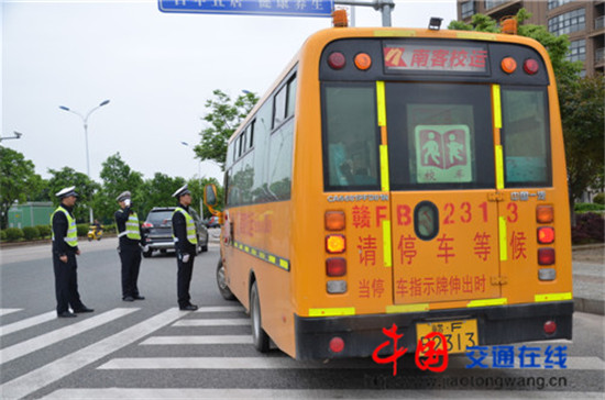 撫州交警一大隊(duì)將轄區(qū)36輛幼兒園校車(chē)實(shí)行戶(hù)籍化管理