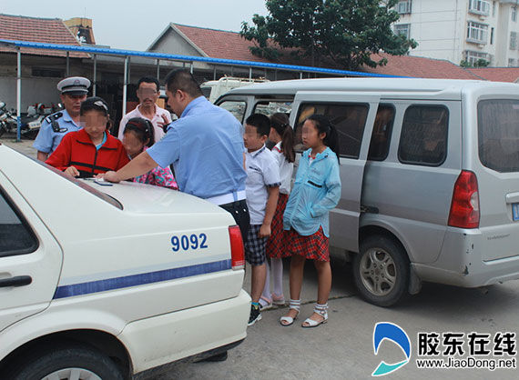 學生公寓用“黑校車”超載接送學生被罰1萬余元 學生公寓用“黑校車”超載接送學生被罰1萬余元