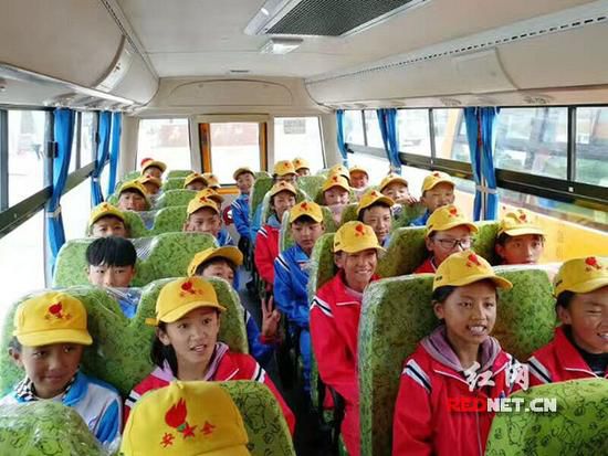 長(zhǎng)沙愛(ài)心企業(yè)向貢嘎捐贈(zèng)校車 結(jié)束當(dāng)?shù)責(zé)o專用校車歷史