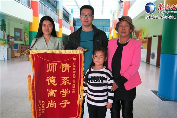 暖心！小學(xué)生錯(cuò)過(guò)回家校車(chē) 幼兒園老師熱心幫忙送回家