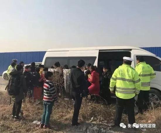 衡水一大客車變身“黑校車”超員192%