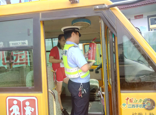 江西：三清山交警提前深入幼兒園檢查校車(chē)