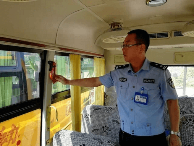 迎接開學季，邯鄲峰峰交警開展校車安全隱患大排查