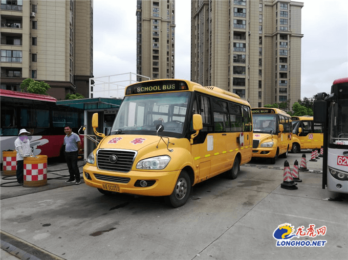 六合公司開展校車專項安檢迎接開學(xué)