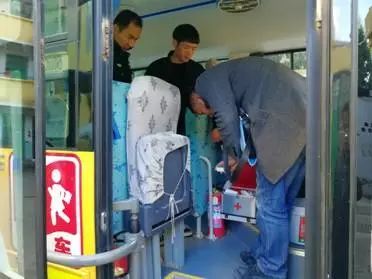 昆明市：關(guān)注校車安全 讓每一名學(xué)生安全回家