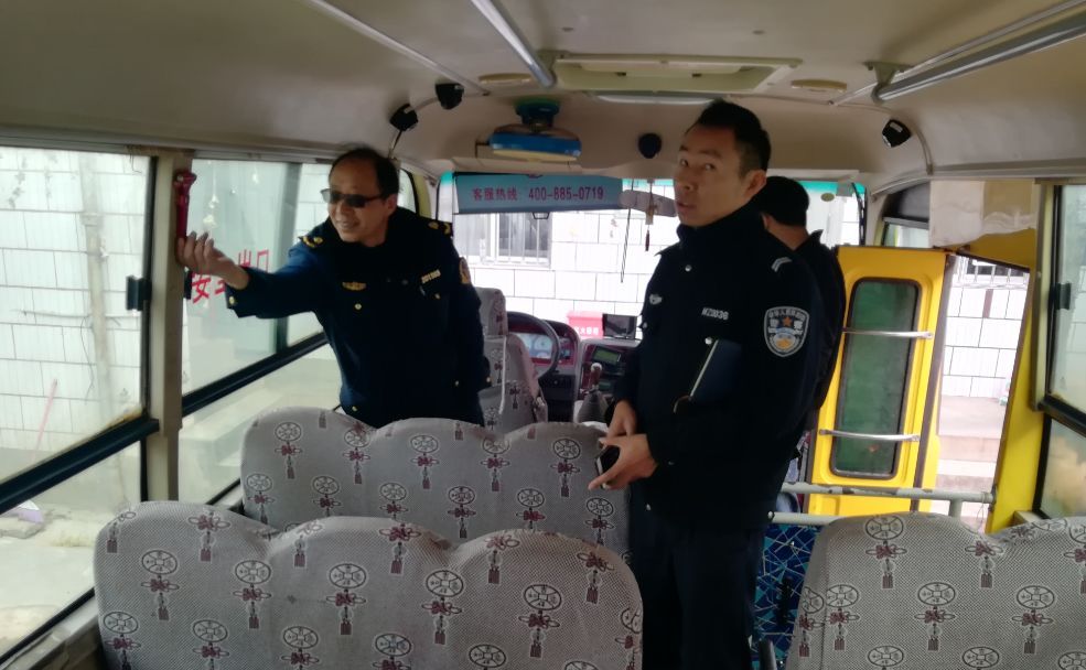 昆明市：關(guān)注校車安全 讓每一名學(xué)生安全回家