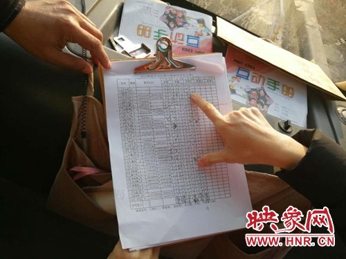 滎陽(yáng)市三部門(mén)攜手嚴(yán)查校車(chē)安全 筑牢學(xué)校交通安全防護(hù)網(wǎng)