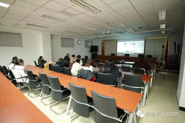 經開區交警寒假期間開展校車安全檢查與宣傳教育活動