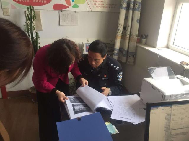 晉城交警四大隊民警走進轄區(qū)幼兒園檢查校車安全