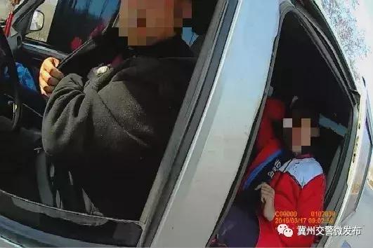 冀州交警查獲一起“黑校車”的嚴重違法行為！