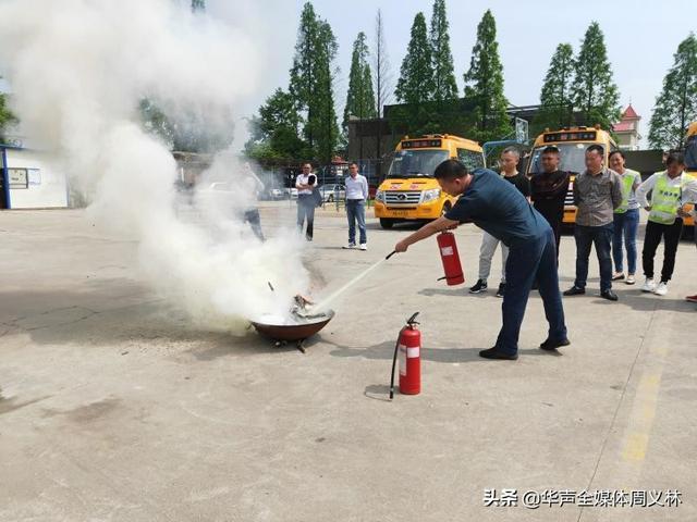 加強校車安全管理，保障乘車學生安全