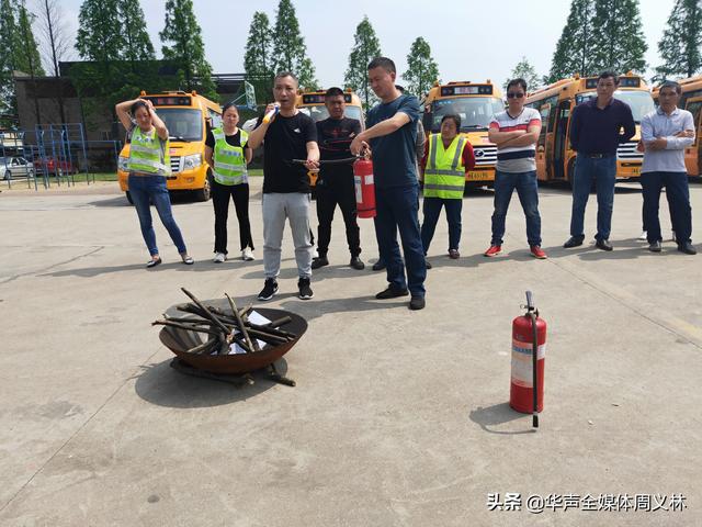 加強校車安全管理，保障乘車學生安全