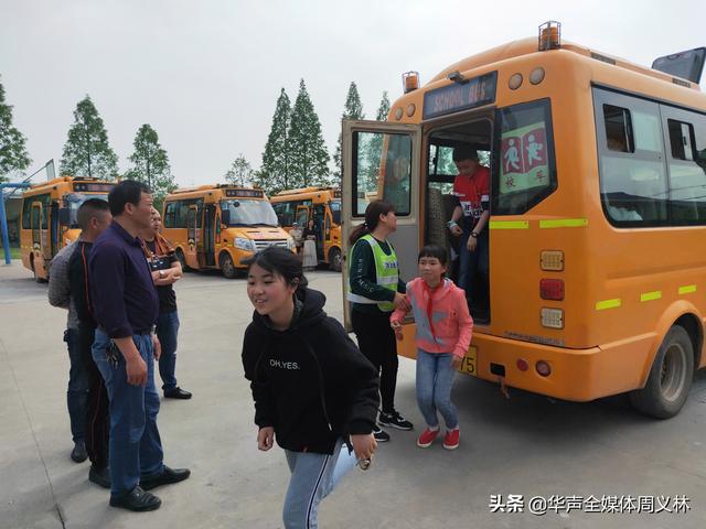加強校車安全管理，保障乘車學生安全