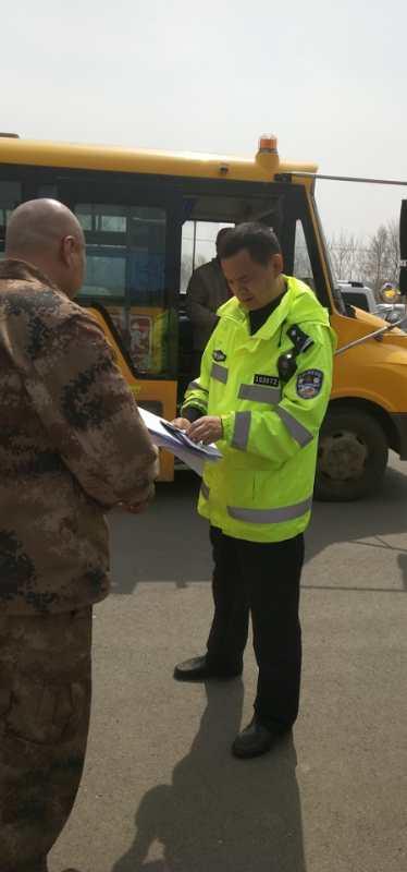 長春交警雙陽大隊深入轄區(qū)學校幼兒園，開展校車交通安全隱患排查