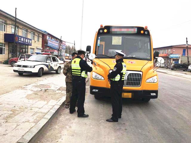 長春交警雙陽大隊深入轄區(qū)學校幼兒園，開展校車交通安全隱患排查
