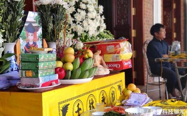 6歲男孩乘校車上學(xué)被遺忘在車?yán)铮挛绫话l(fā)現(xiàn)時已經(jīng)死亡