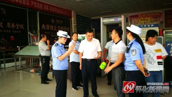 新晃交警深入客運企業(yè)、校車公司開展中秋節(jié)前安全隱患排查