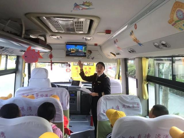 校車?yán)锏陌踩n，快問快答別開生面