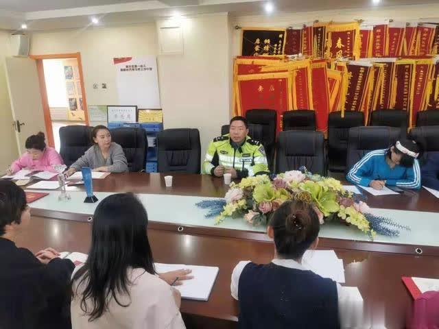 「交警進(jìn)校園」南關(guān)交警走進(jìn)幼兒園 警園攜手筑平安