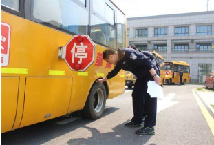常德交警柳葉湖大隊：開展校車安全隱患大排查行動