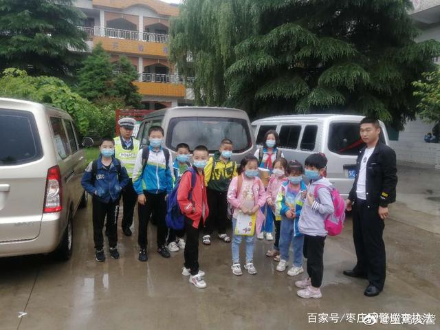 陜西寶雞：小學(xué)門口存在“黑校車”接送學(xué)生現(xiàn)象？查！