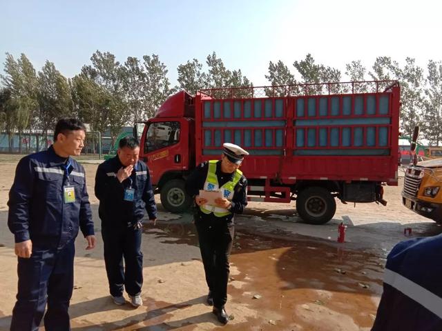 徐水區(qū)教育和體育局舉行校車突發(fā)事件應(yīng)急演練，為乘車師生安全保駕護(hù)航