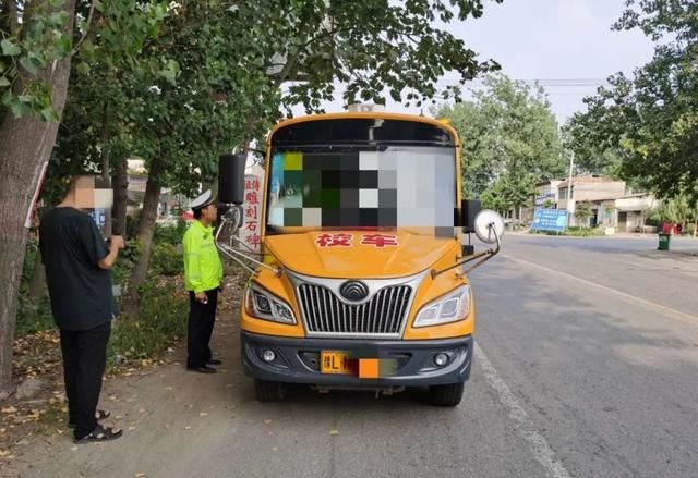 漯河臨潁：對(duì)校車超員零容忍，保證學(xué)生生命安全